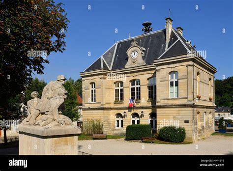 Pierrefonds City Hall .